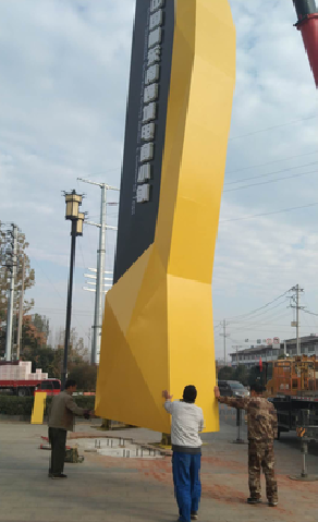 台前标识标牌的安装方法。